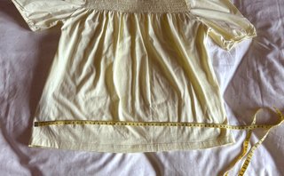 Blusa amarilla manga corta abullonada