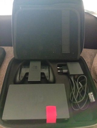 Nintendo Switch con mandos y juegos