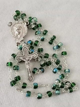 Rosario vintage con cristalli verde smeraldo
