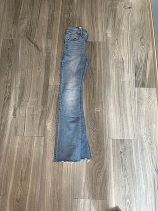 Pantalones campana Stradivarius