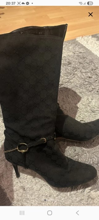 Stivaletti Gucci neri con fibbia e catena