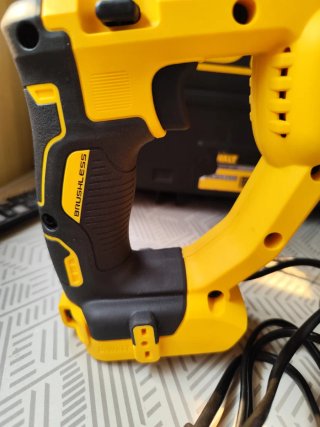 Taladro Percutor Dewalt DCH133NT