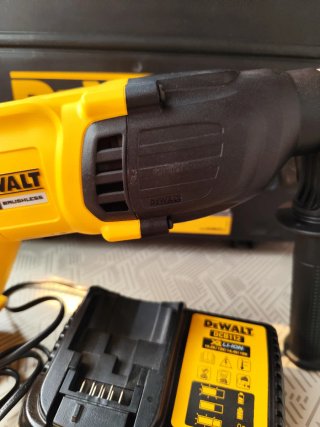 Taladro Percutor Dewalt DCH133NT