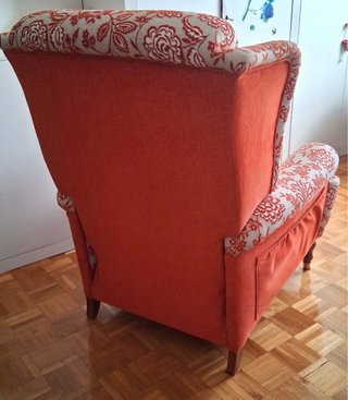 Butaca orejera reclinable tela y madera