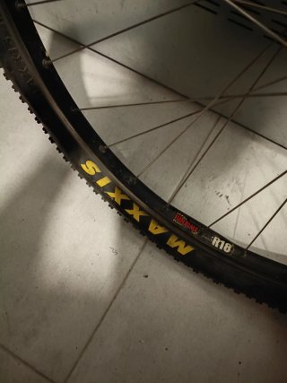 Rueda Delantera Commencal 26