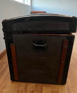 Baúl antiguo madera y metal