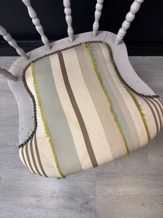 Silla vintage de madera y tela
