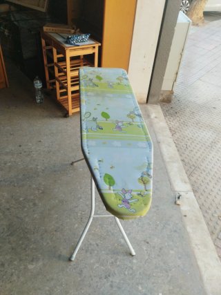 Mesa de planchar plegable