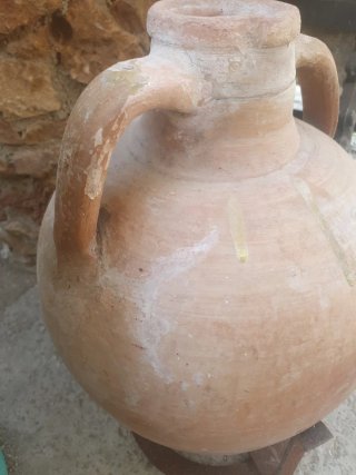 Cántaro de barro antiguo