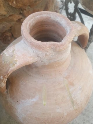 Cántaro de barro antiguo