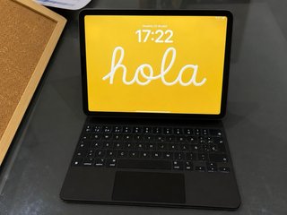 iPad Air 5 (M1) 64GB + Magic Keyboard