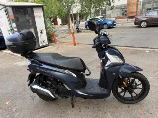 Moto Scooter SYM Gris