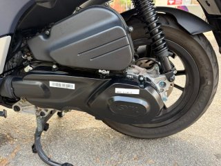 Moto Scooter SYM Gris