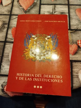 Libro HISTORIA DEL DERECHO Y DE LAS INSTITUCIONES.