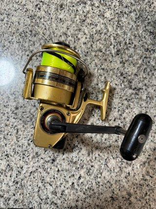 Carrete de pesca Daiwa GS9 Dorado