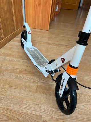 Patinete blanco como nuevo