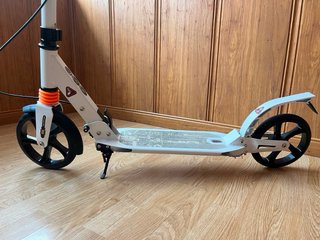 Patinete blanco como nuevo