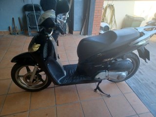 Honda SH 150i Scooter Negra