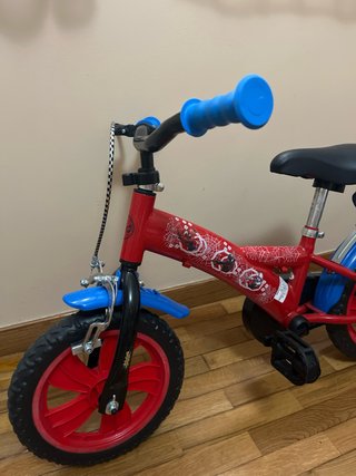 Bici infantil roja y azul