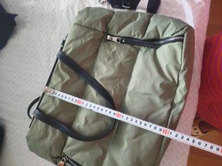 Bolso acolchado verde con cremalleras grande