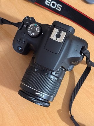 Fotocamera Canon EOS 2000D