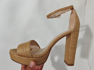 Sandalias Fígara Rafia Tacón Beige y Dorado