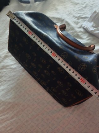 Bolso clásico azul con detalles marrones