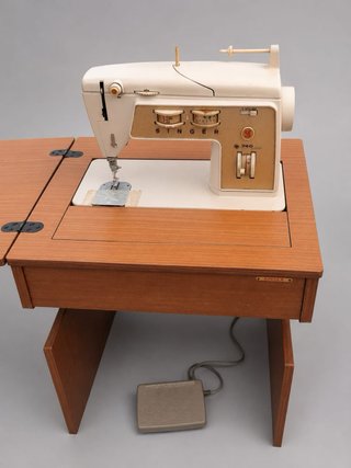 Macchina da cucire Singer 740 vintage