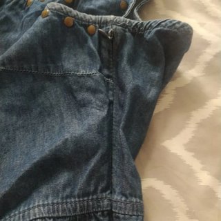 Vestido vaquero con tachuelas