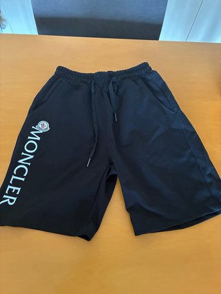 Moncler Pantalón Corto Negro.