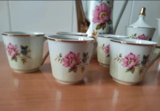 Juego de café de cerámica con flores
