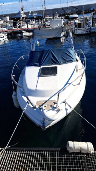 Barco de pesca y recreo