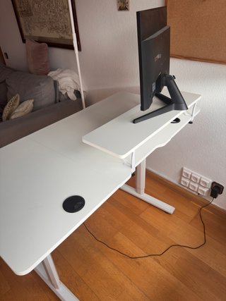 Escritorio elevable blanco con soporte