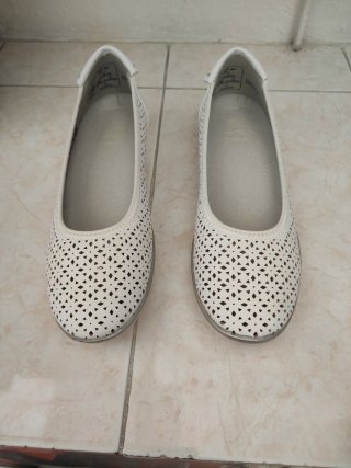 Bailarinas blancas caladas talla 40