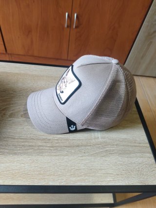 Gorra Roja y Beige