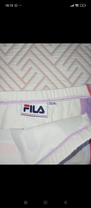 Top Fila blanco y lila