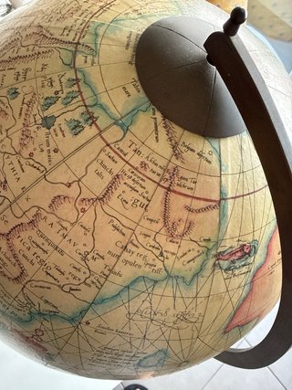 Globo terráqueo estilo antiguo