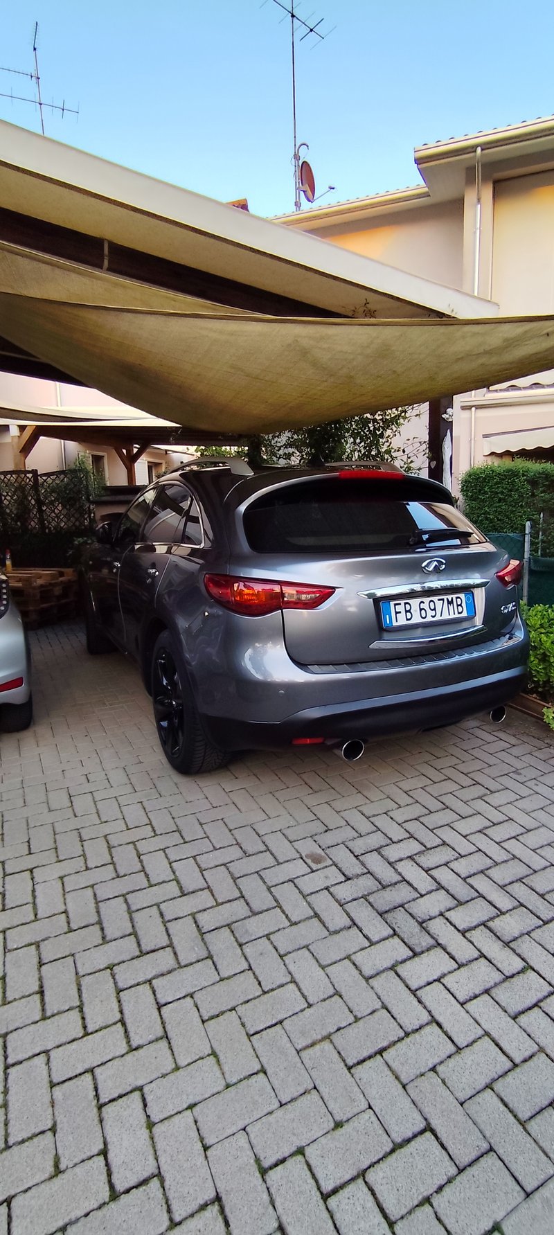 Infiniti QX70 2015 - foto 1