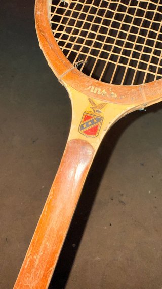 Raqueta de tenis antigua de madera años 70