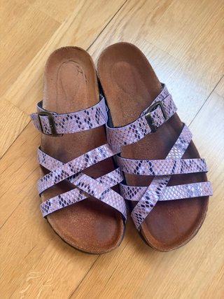 Sandalias moradas tipo animal pring