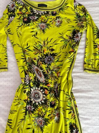 Vestido corto licra estampado floral manga larga
