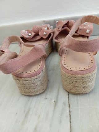 Sandalias rosas cuña lazo tachuelas T38