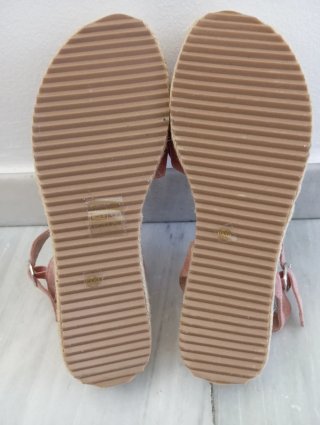 Sandalias rosas cuña lazo tachuelas T38