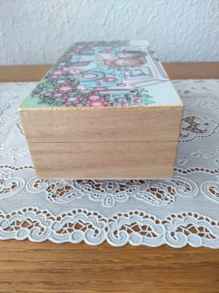 Caja de madera decorada