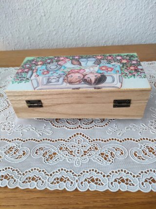 Caja de madera decorada