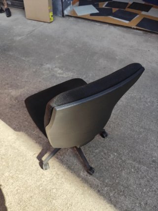 Silla de oficina negra nueva sin estrenar