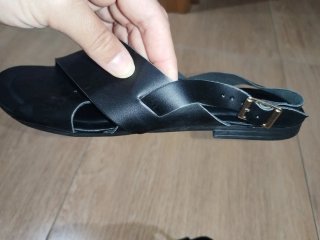 Sandalias negras cruzadas