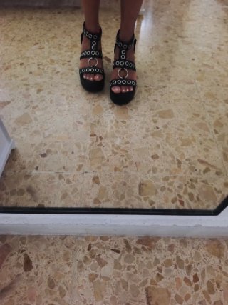 Sandalias plataforma negras con aros