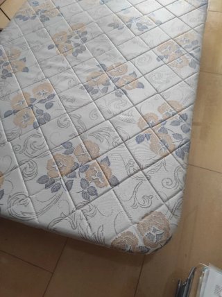 Base tapizada 90x180 con 4 patas