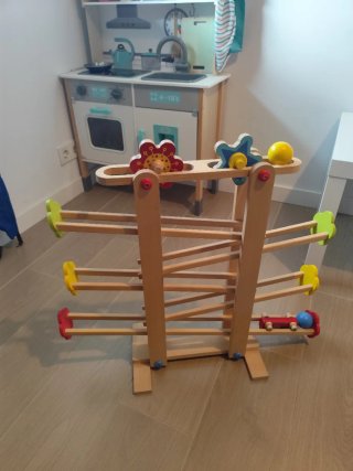 Rampa de madera artesanal para niños